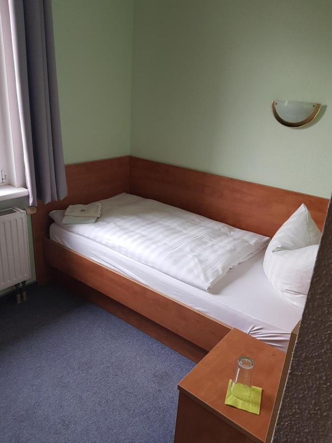Hotel Zur Altstadt Calbe Ngoại thất bức ảnh