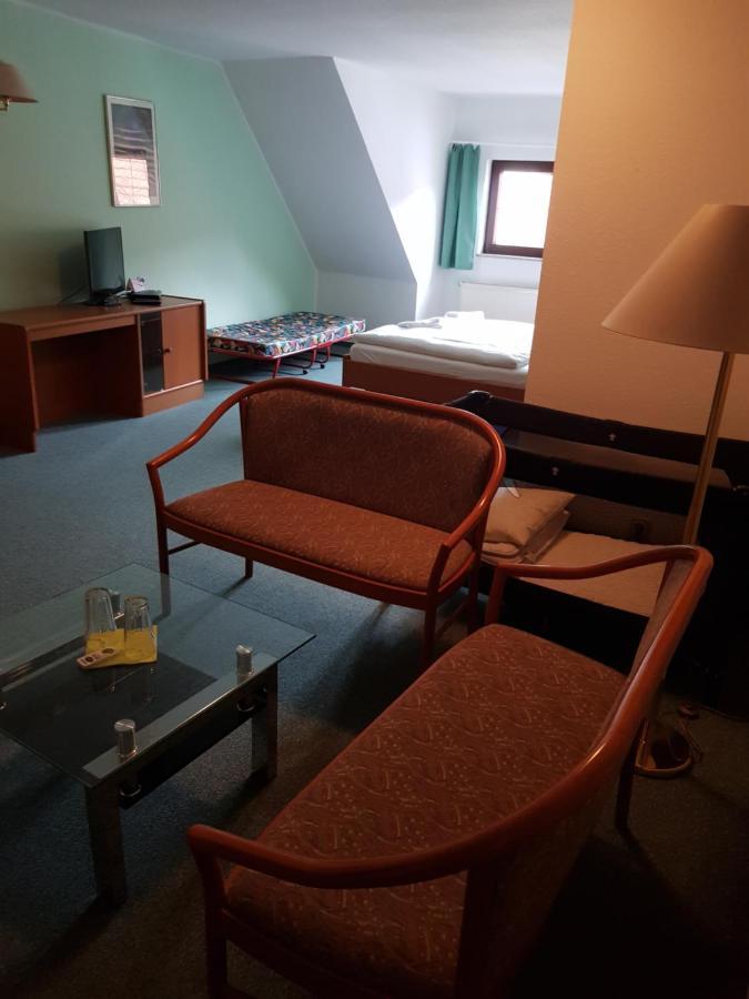 Hotel Zur Altstadt Calbe Ngoại thất bức ảnh
